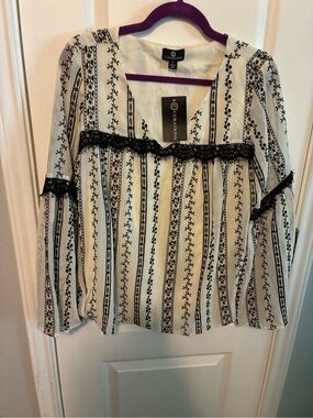 Curations Black & White Embroidered V-Neck Blouse